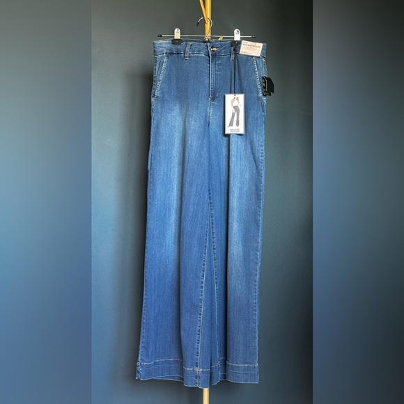 BCBGeneration High Rise Trouser - Picture 2 of 11